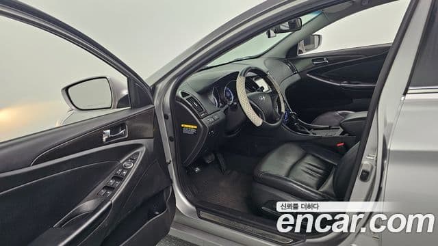 Hyundai YF Sonata Premier, 2012 10