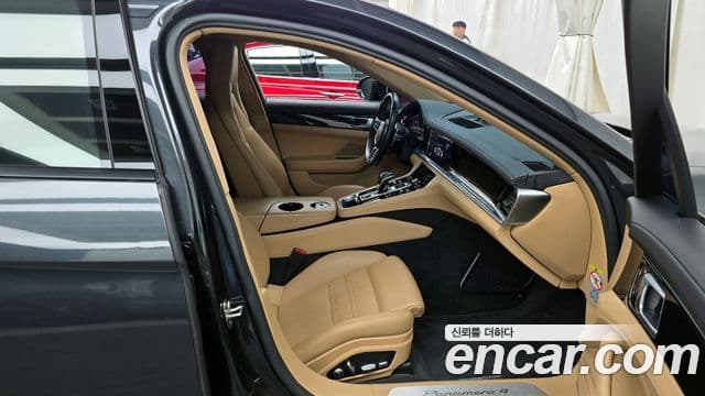 Porsche Panamera (971), 2018 11