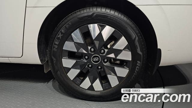 Hyundai Staria Mobility, 2023 все фото