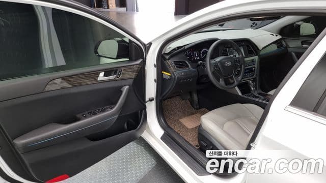 Hyundai LF Sonata LPI Smart(для людей с инвалидностью), 2015 11