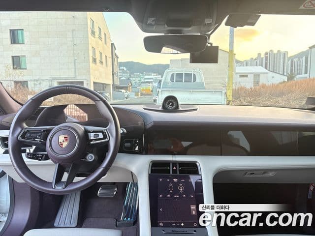 Porsche 타이칸 4S, 2025 10