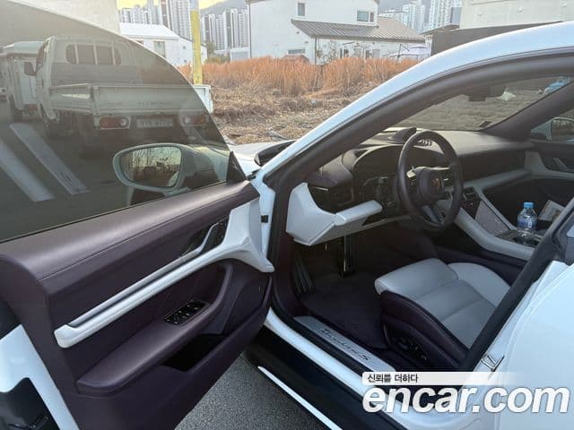 Porsche 타이칸 4S, 2025 11