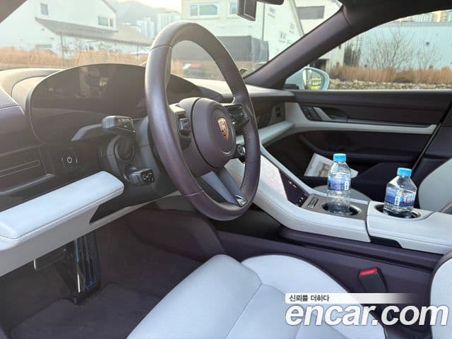 Porsche 타이칸 4S, 2025 12