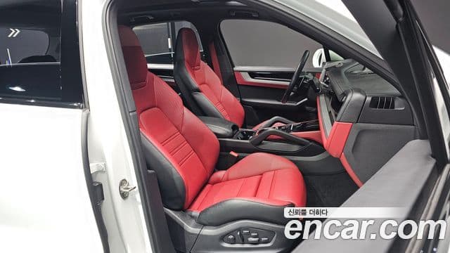 Porsche Cayenne (PO536), 2024 10