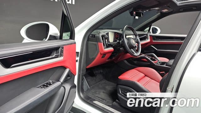 Porsche Cayenne (PO536), 2024 11