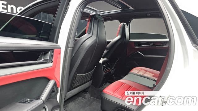 Porsche Cayenne (PO536), 2024 12