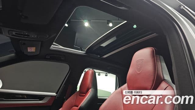 Porsche Cayenne (PO536), 2024 17