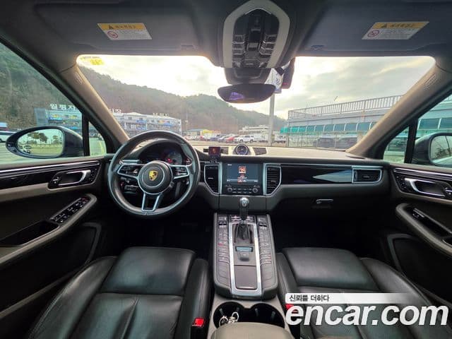 Porsche Macan 95B, 2017 7