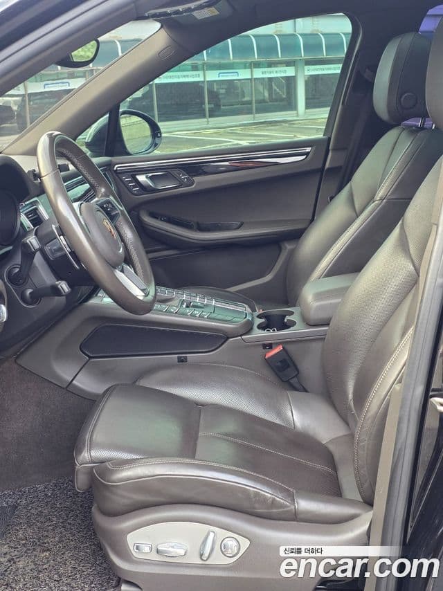 Porsche Macan 95B, 2017 10