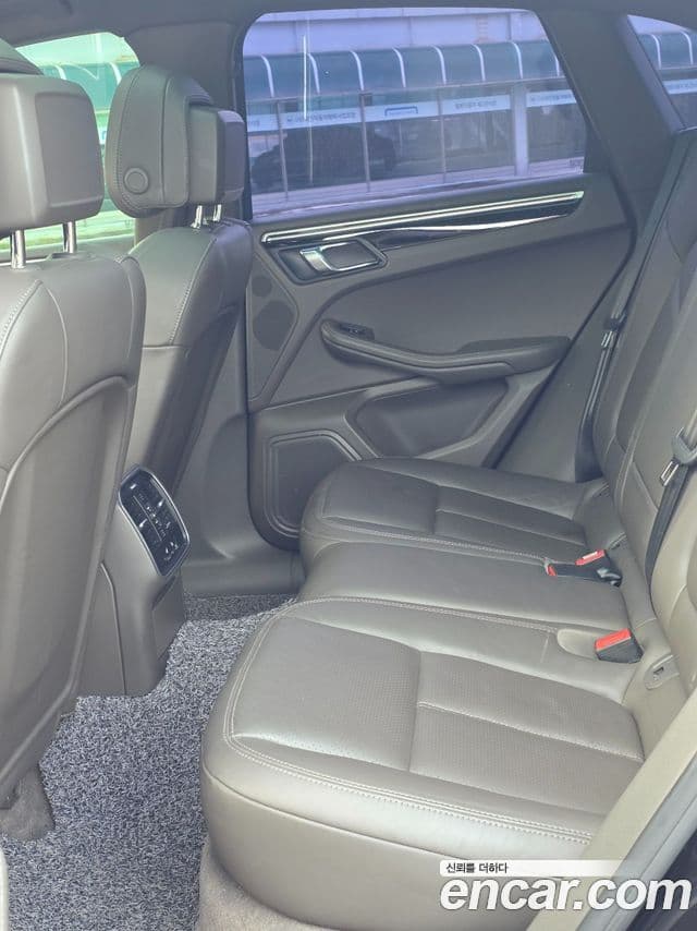 Porsche Macan 95B, 2017 11