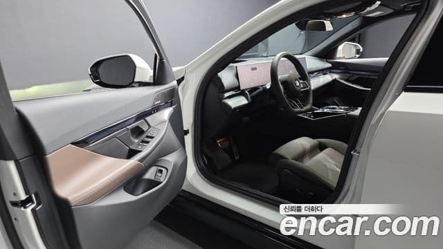 BMW 5시리즈 (G60) 520i M Sport, 2025 10