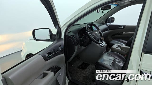 Kia Carnival R President, 2011 10