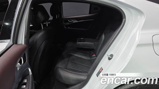 Genesis G70 Elite, 2019 12