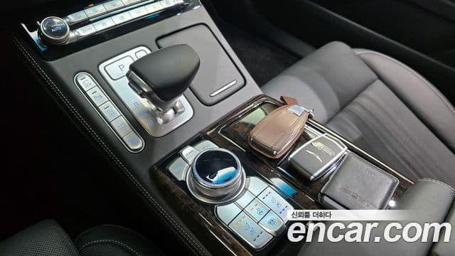 Genesis G90 Premium Luxury, 2022 9