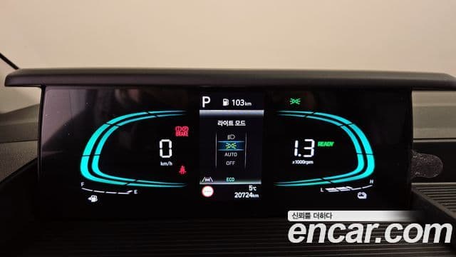 Hyundai Staria Modern, 2025 8