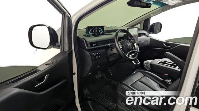 Hyundai Staria Modern, 2025 10