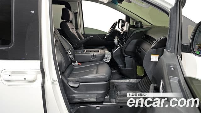 Hyundai Staria Modern, 2025 11