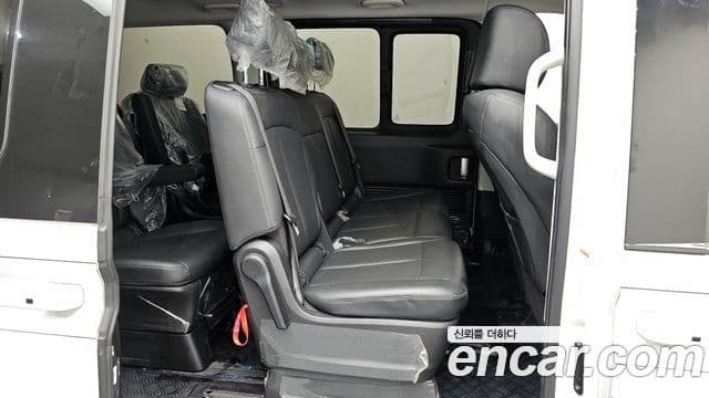 Hyundai Staria Modern, 2025 12