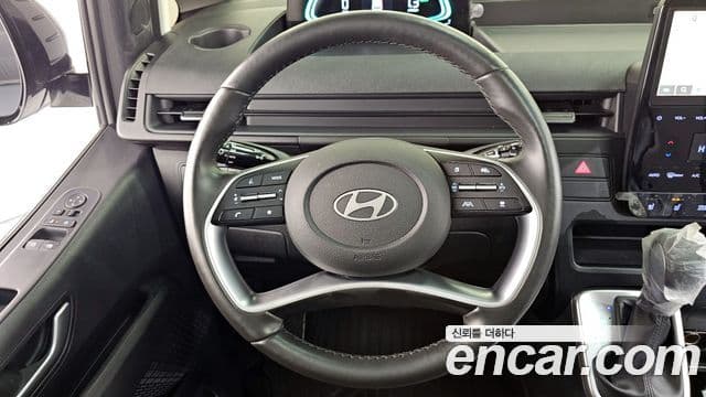 Hyundai Staria Modern, 2025 13