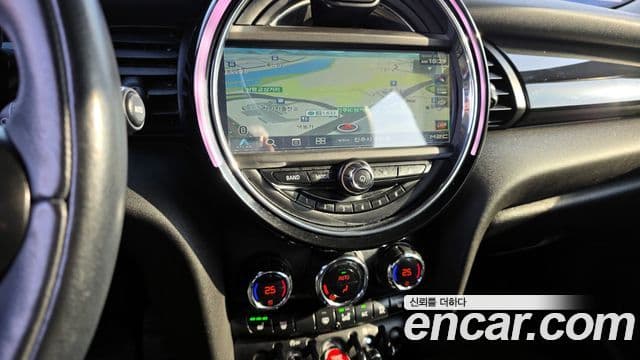 Mini Cooper D 3세대, 2015 14