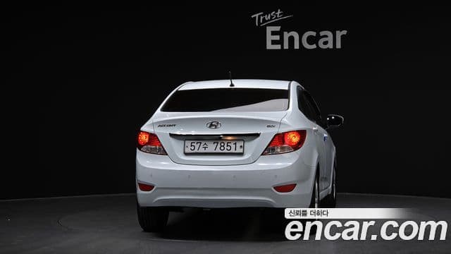 Hyundai Accent(новый кузов / новое поколение) 1.6 GDI top, 2011 4