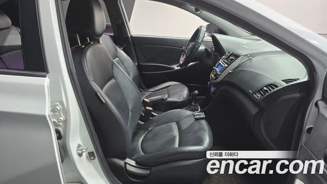 Hyundai Accent(новый кузов / новое поколение) 1.6 GDI top, 2011 10