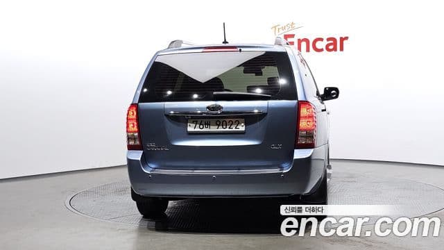 Kia Carnival R Premium, 2012 4