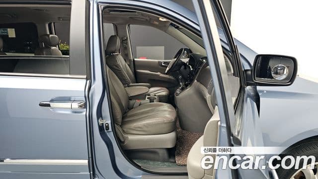 Kia Carnival R Premium, 2012 11