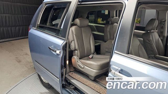 Kia Carnival R Premium, 2012 12