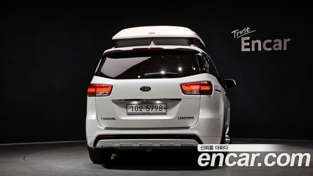 Kia All New Carnival VIP, 2016 4