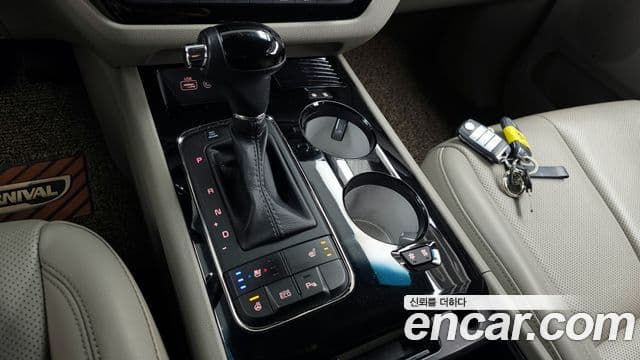 Kia All New Carnival VIP, 2016 9