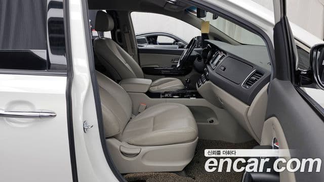 Kia All New Carnival VIP, 2016 11
