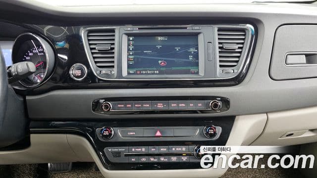 Kia All New Carnival VIP, 2016 16