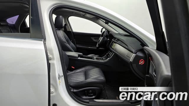 Jaguar XF (X260) 20d Portfolio, 2017 10