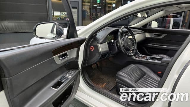 Jaguar XF (X260) 20d Portfolio, 2017 11