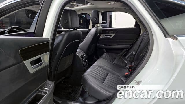 Jaguar XF (X260) 20d Portfolio, 2017 13