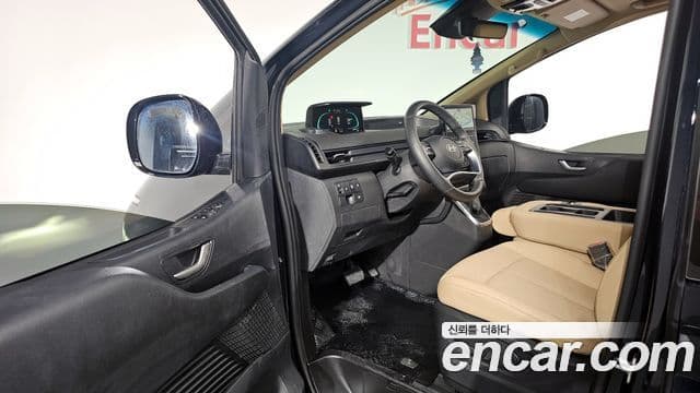 Hyundai Staria Modern, 2025 10