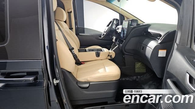 Hyundai Staria Modern, 2025 11