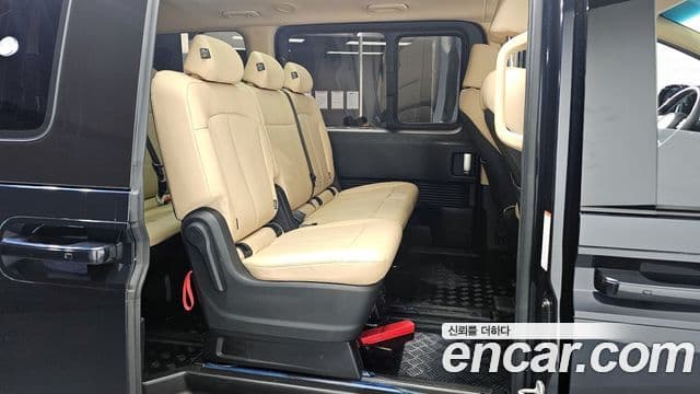 Hyundai Staria Modern, 2025 12
