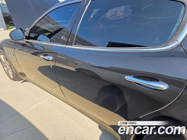 Maserati Quattroporte S 4.7 V8, 2009 7