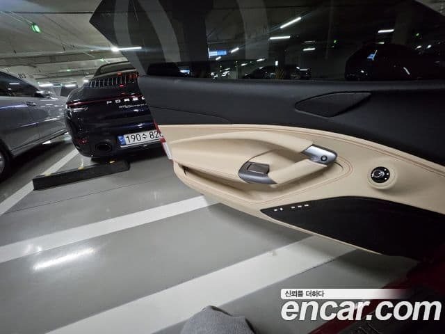 Ferrari F8 트리뷰토 3.9 V8, 2022 10