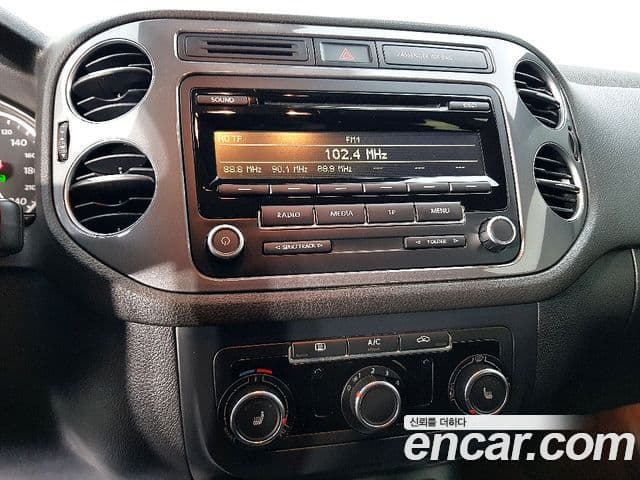 Volkswagen New Tiguan 5N, 2015 12