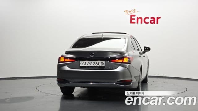 Lexus ES300h 7세대 Executive, 2025 4