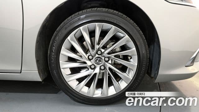 Lexus ES300h 7세대 Executive, 2025 все фото