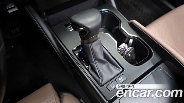 Lexus ES300h 7세대 Executive, 2025 9