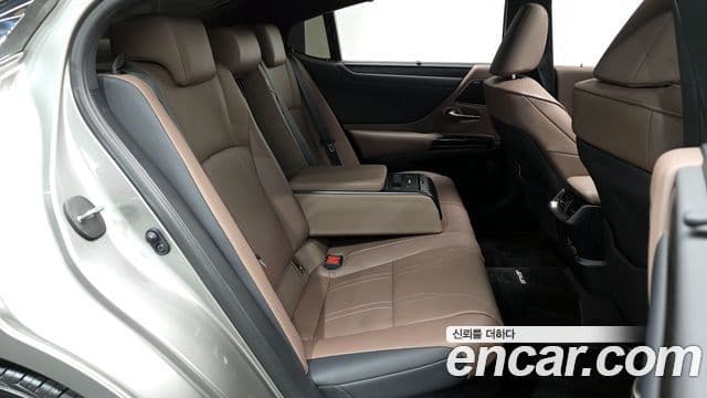 Lexus ES300h 7세대 Executive, 2025 12