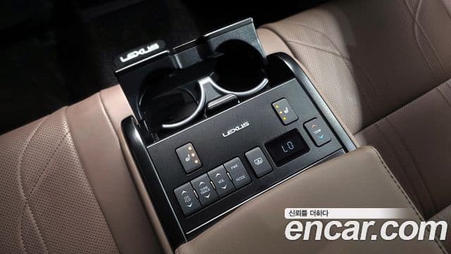 Lexus ES300h 7세대 Executive, 2025 18