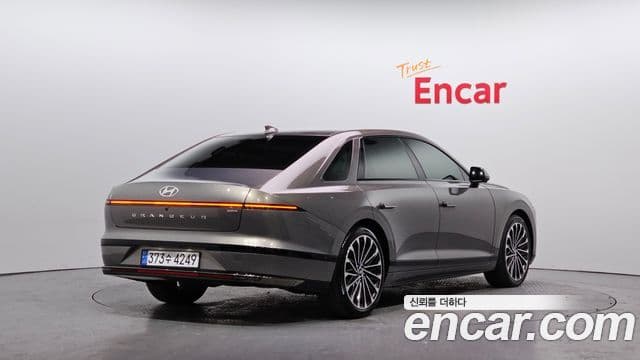 Hyundai Grandeur (GN7) Calligraphy, 2023 2