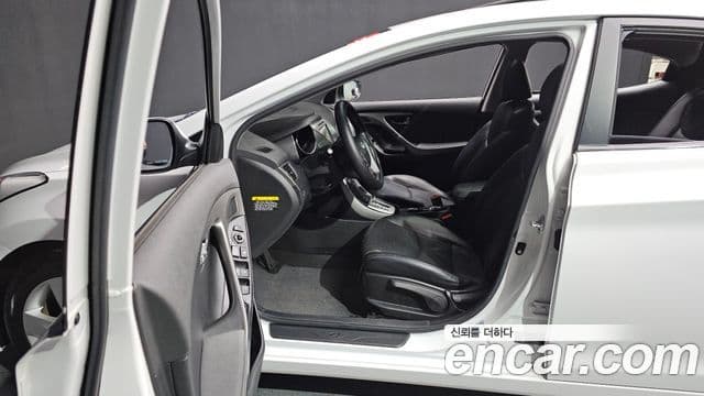 Hyundai Avante MD Premier, 2012 10