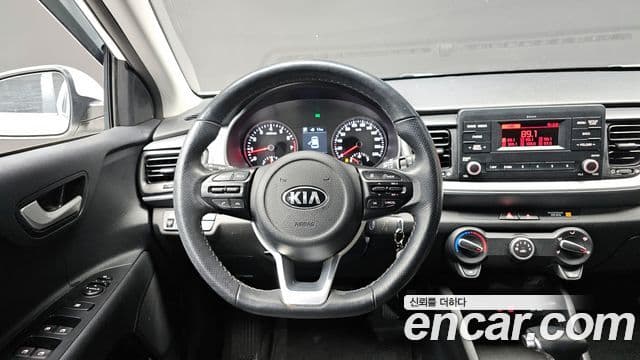 Kia Stonic Deluxe, 2019 13